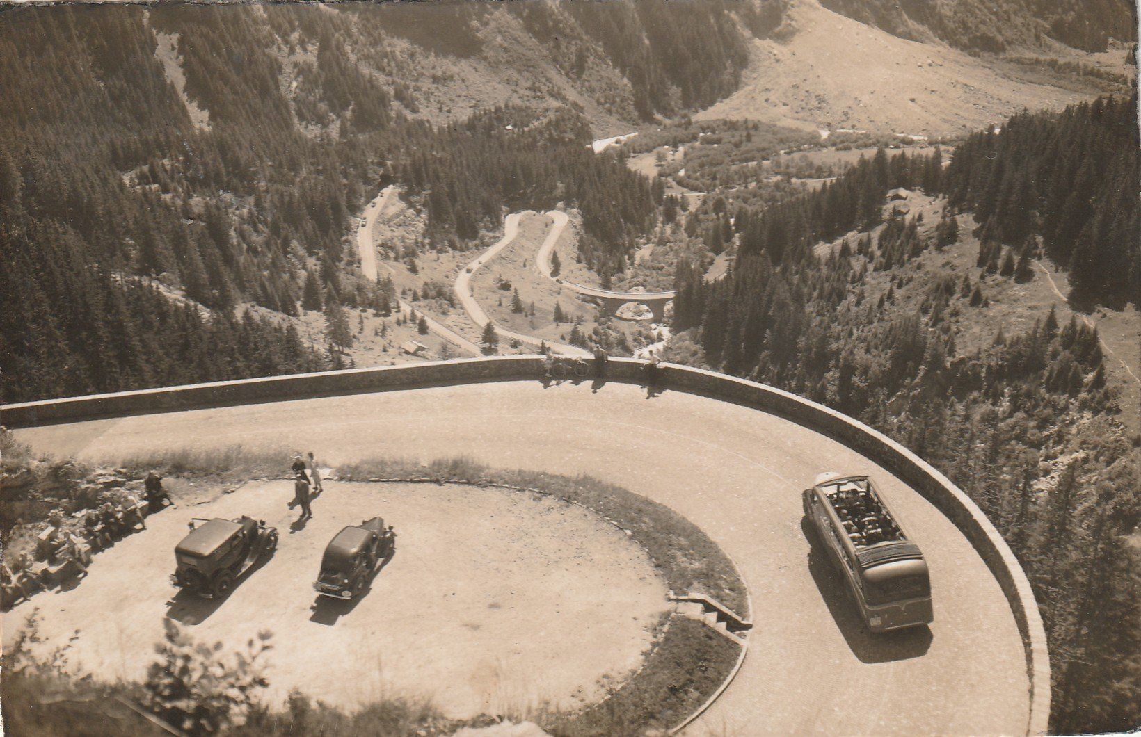 Cartoline postali: Sustenstrasse mit Autos und Car – Usato da Rorschacherberg venduto da fratovi2