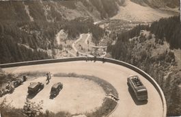 Sustenstrasse mit Autos und Car