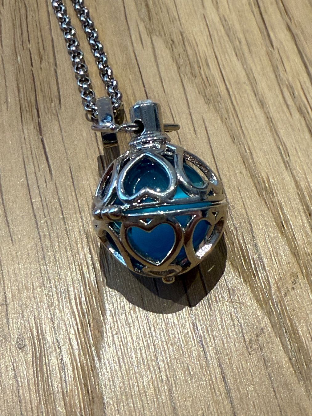 Catenine: Schwangerschafts-Kette mit blauer Kugel – Usato da Emmetten venduto da coluna_6376 1