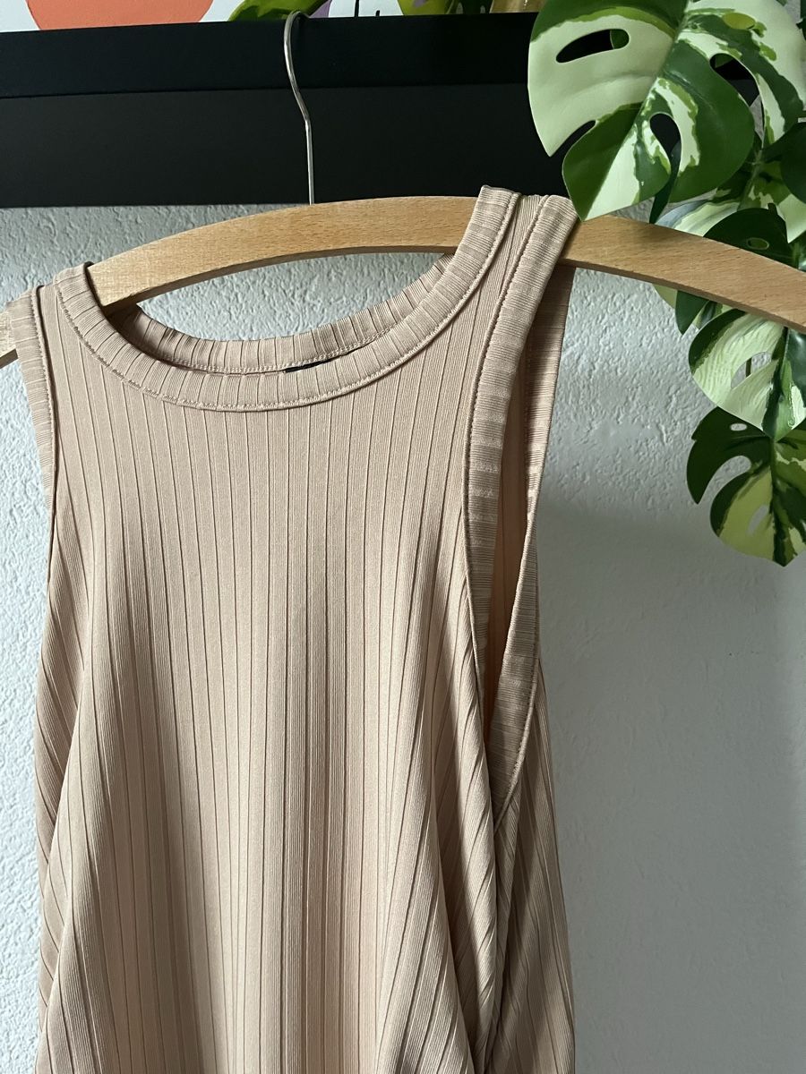 Shein Robes: Robe moulante beige M 👢 – Neuf avec emballage d'origine à Bramois par cyr_sb8d 3