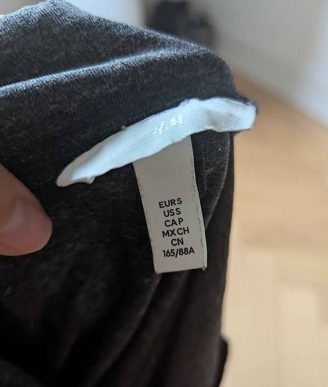 H&M Robes: Gray Long-Sleeve Maxi Dress – Neuf (Voir description) à Zürich par ale_ht7x 1
