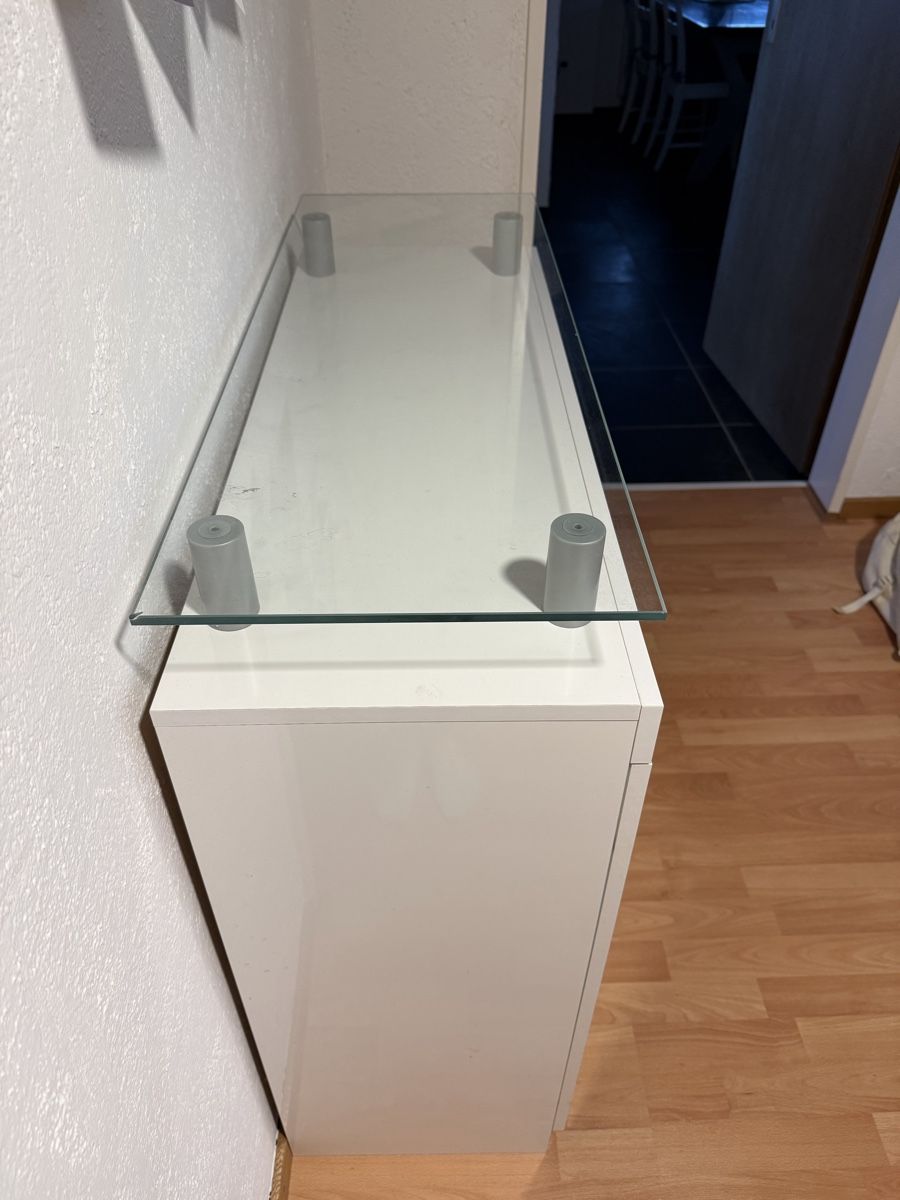 Cassettiere: Kommode weiss mit Glasplatte vier Schubladen – Usato da Adetswil venduto da sch_9hl6 3