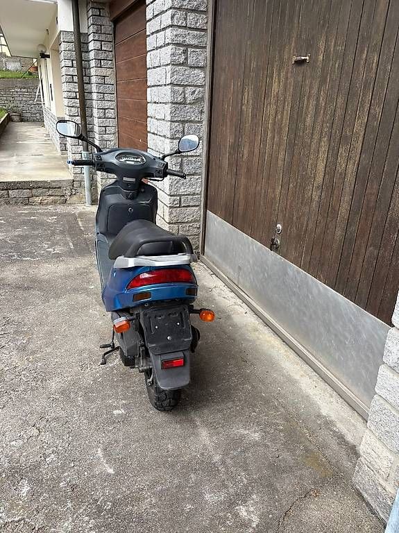 Scooter: Scoouter 50cc targa gialla – Usato da Pollegio venduto da Pakar 2