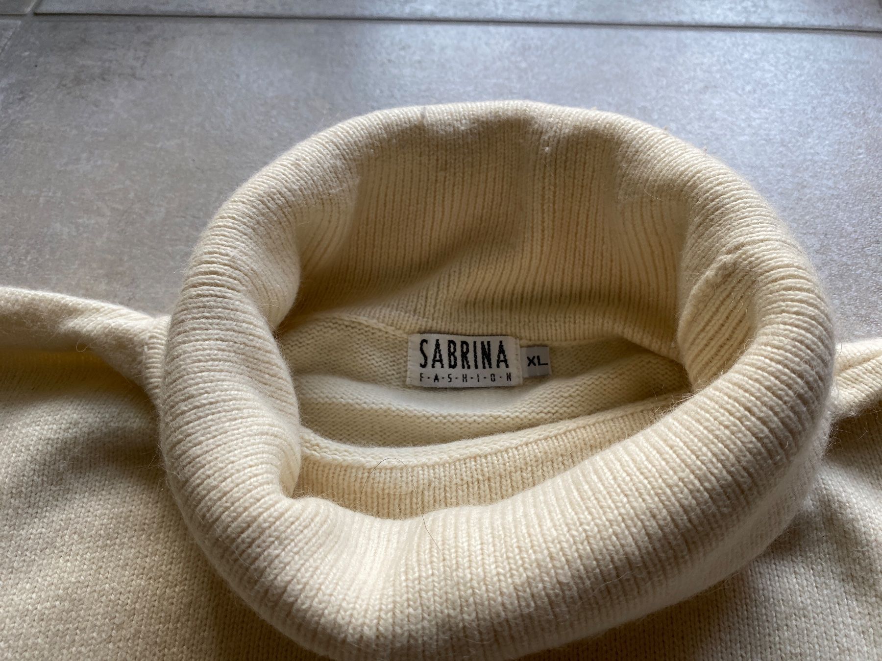 Maglioni & Felpe: Kuscheliger Damen Rollkragenpullover, beige, Grösse L – Usato da Bülach venduto da Jackybabue 3