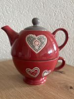 Teekanne mit Tasse