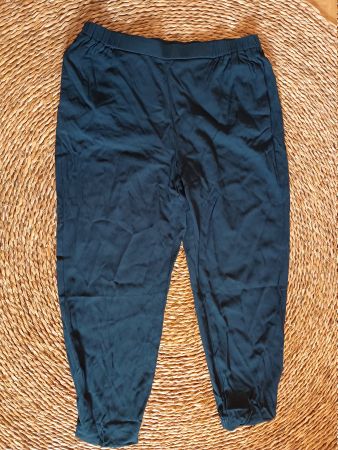 Blaue Dreiviertelhose von Cos