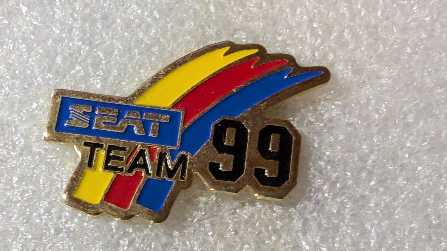 Placchette & Badge: Ansteckpin 209: Seat Team 99 – Usato da Oppligen venduto da Pin-Fall-Shop