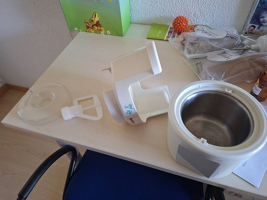 Appareils de cuisine: Bosch Eisbereiter Aufsatz – D'occasion à Wetzikon ZH par urspeterrueegg 1