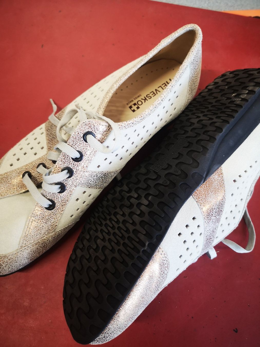 Helvesko Damenschuhe: Helvesko – Neu und originalverpackt aus Möhlin von Highwaytom 1