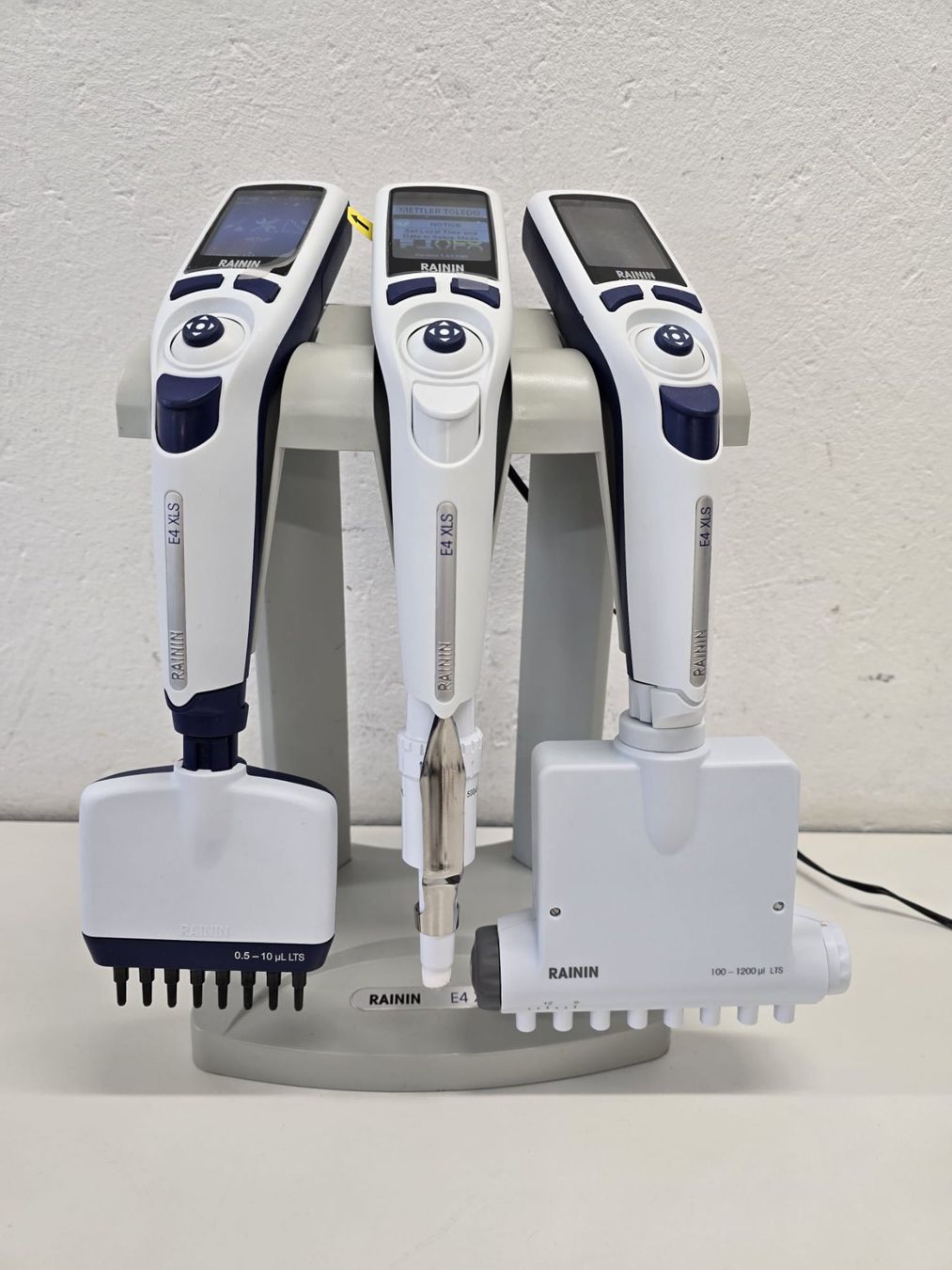 Mettler Toledo Misurare: Rainin E4 XLS LTS 3er Pipetten Set mit Station – Usato da Niederdorf venduto da LeptonAG_Labor 1