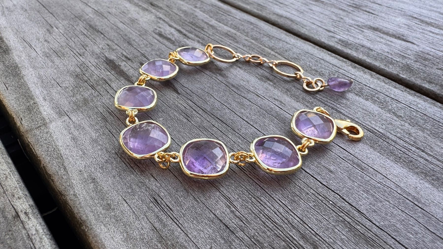 Armbänder & -reifen: Wunderschönes AMETHYST-Armband mit Charm vergoldet – Neu und originalverpackt aus Rombach von Ivreajewels 1