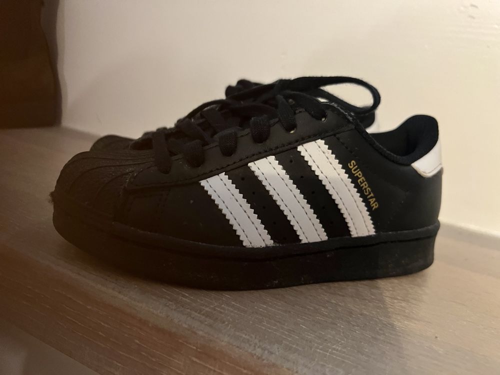 Adidas Scarpe per ragazzi:  Adidas Superstar Schuhe, Grösse 28 – Usato da Reinach BL venduto da Mor_b2v5