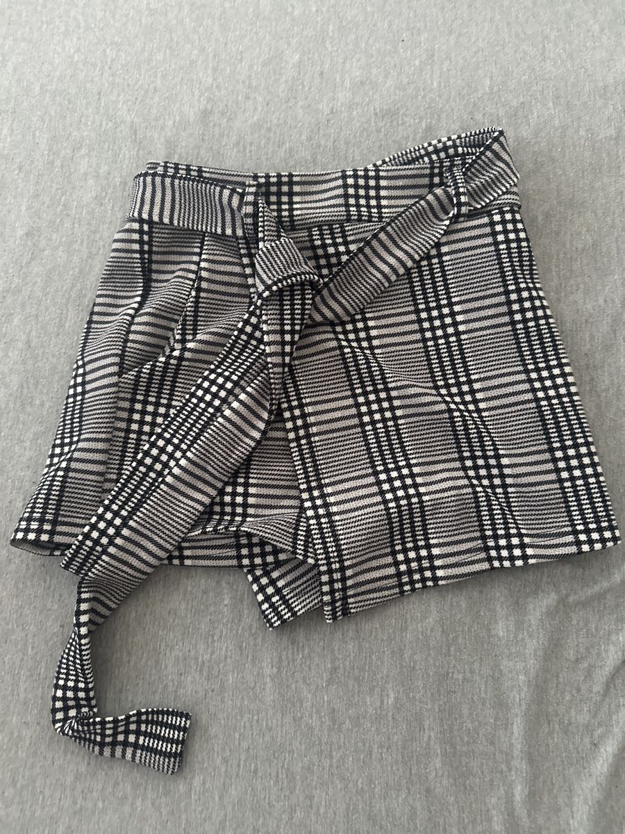 Pantaloni: Schicke Karoshorts mit Bindegürtel, Grösse 36 - Sommer! – Nuovo (secondo la descrizione) da Buchs ZH venduto da mic_jz5q