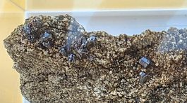 Mineralien Set 5 teilig Hämatit, Rutil, Adular mit Epidot.