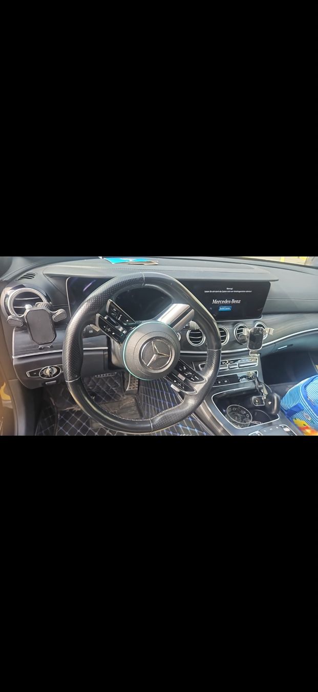Mercedes-Benz Automobili: Dark Blue Mercedes E-Class Sedan - Pristine Summer Condit... – Usato da Uetikon am See venduto da Lund-1991 4