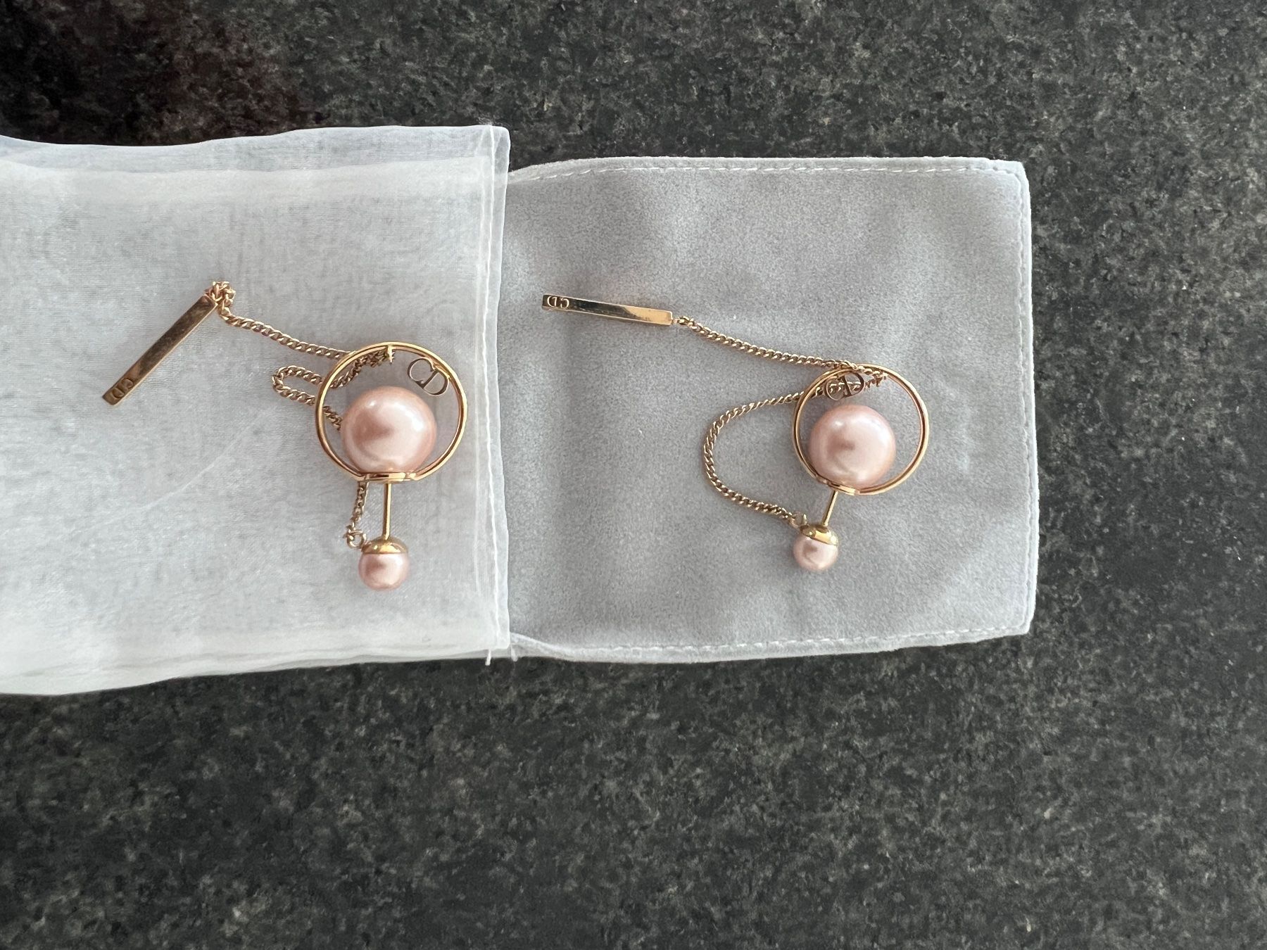 Dior Orecchini pendenti & Orecchini a lobo: Diorohrringe Tribales Pearl dangle – Usato da Elgg venduto da iwi_dc2n 1