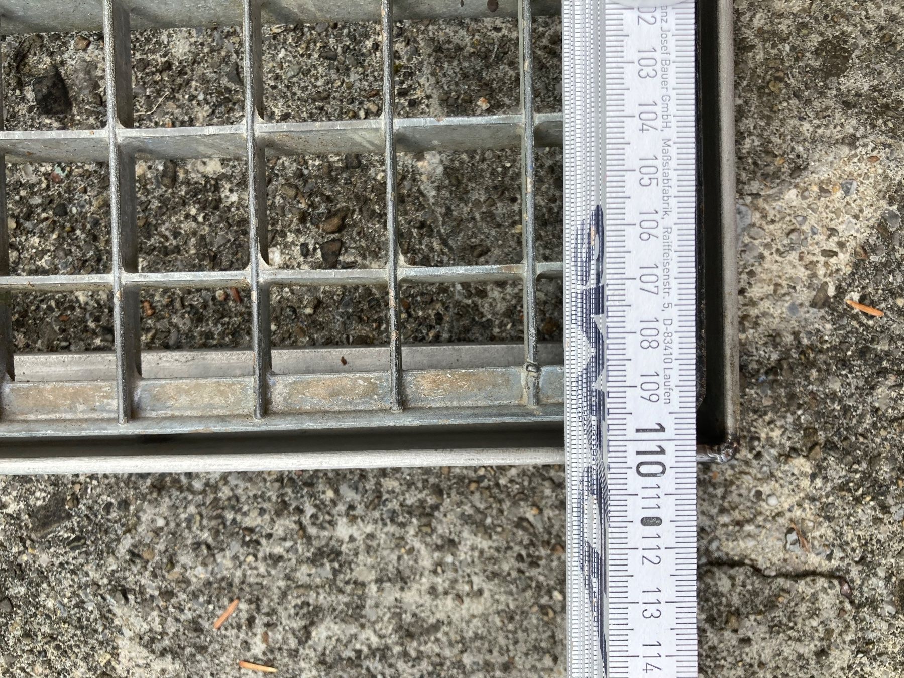 Griglie e Inferriate: Gitterrost Abdeckung 274cm Länge Breite 50cm – Usato da Dottikon venduto da Omiros87 2
