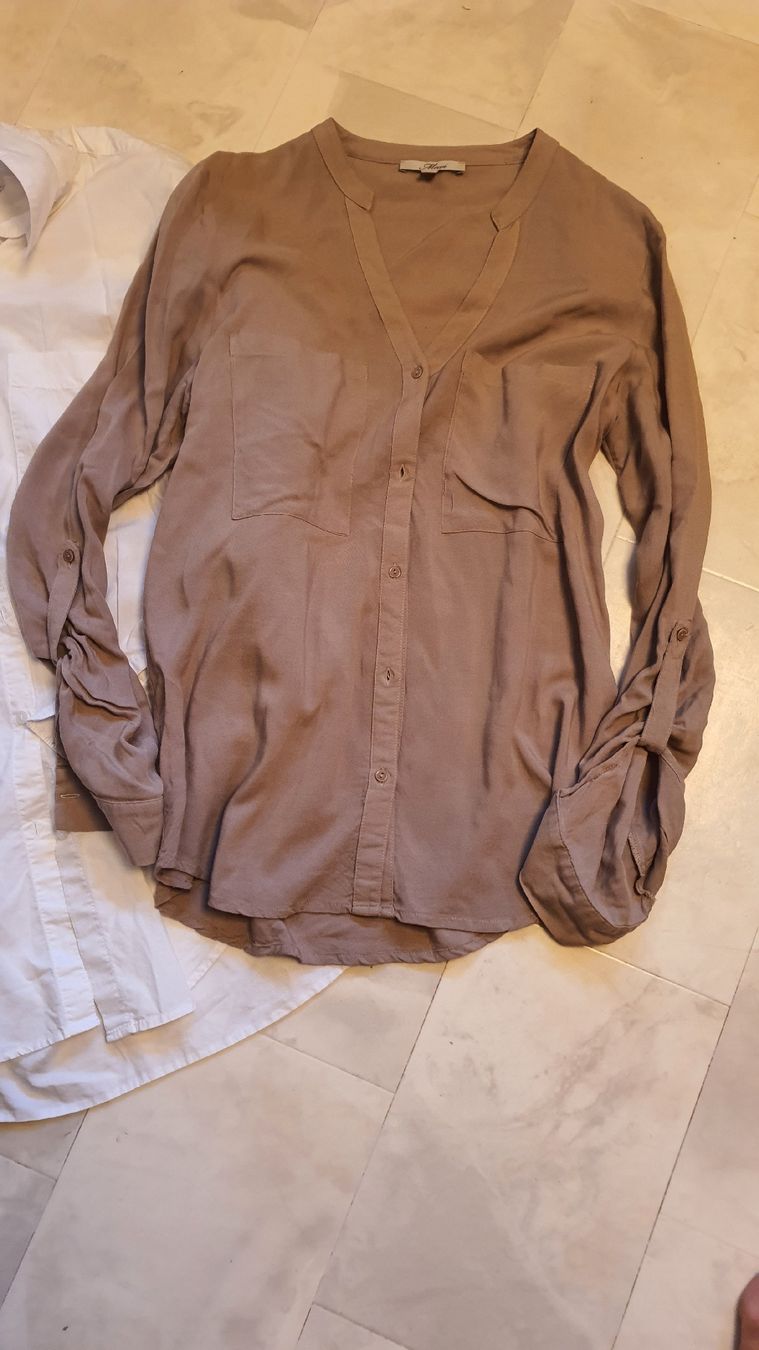 Lots de vêtements: 2 Hemden mit passenden Schals – D'occasion à Flawil par minggeli83 2