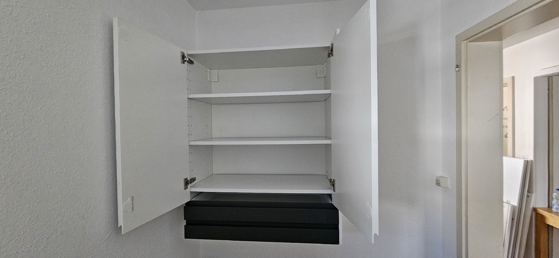 Ikea Armoires: Hängeschrank von Ikea – D'occasion à Oberwil BL par Cla_Hu 1