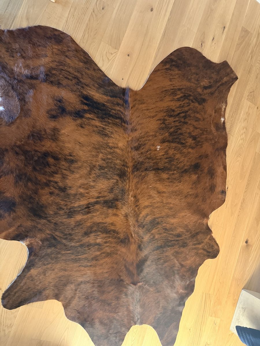 Teppiche: Cowhide Rug Brown/Black Medium Size Used – Gebraucht aus Bülach von alm_z5v7 1