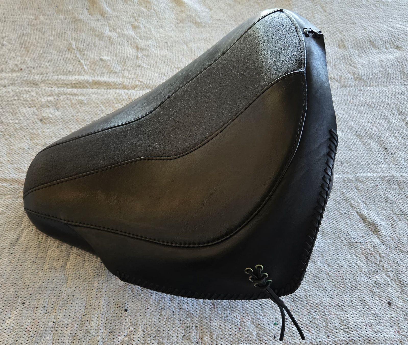 Harley-Davidson Alle Motorradersatzteile: Harley Davidson Softail / Fat Boy Leder Sitz  – Gebraucht aus Obfelden von dan_tvt5 2