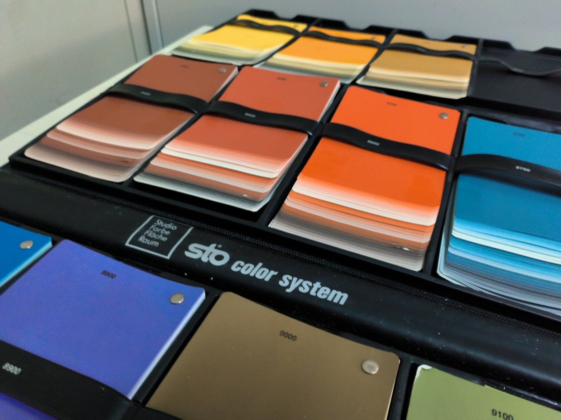 Tutti gli attrezzi: Sto Color System Farbfächer (auch für Kids zum spielen) – Usato da Wabern venduto da Silencio 2