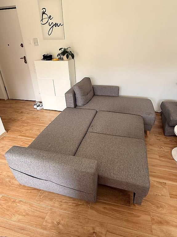 Divani:  Divano grigio a 3 posti con chaise-longue  – Usato da Vacallo venduto da tobias2526 1