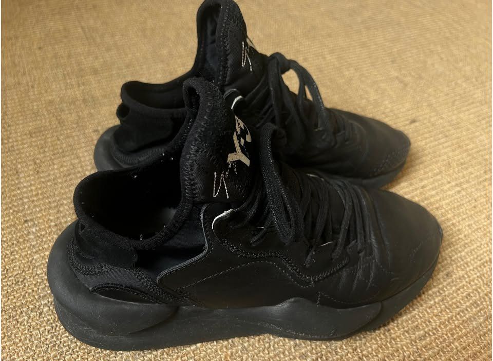 Scarpe da uomo: Y-3 Kaiwa triple black – Usato da Zürich venduto da and_975s 2