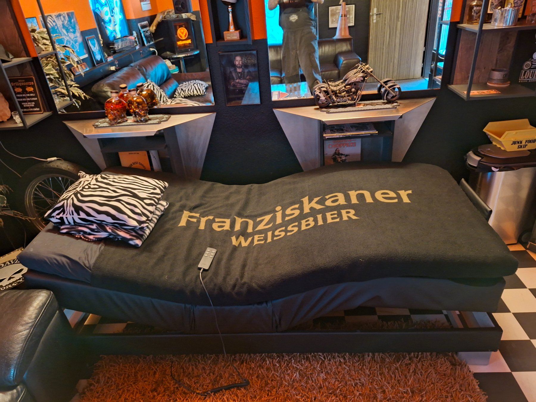 Lits: Box Spring Bett Elektrisch verstellbar – D'occasion à Volketswil par LuckyandCandy 3