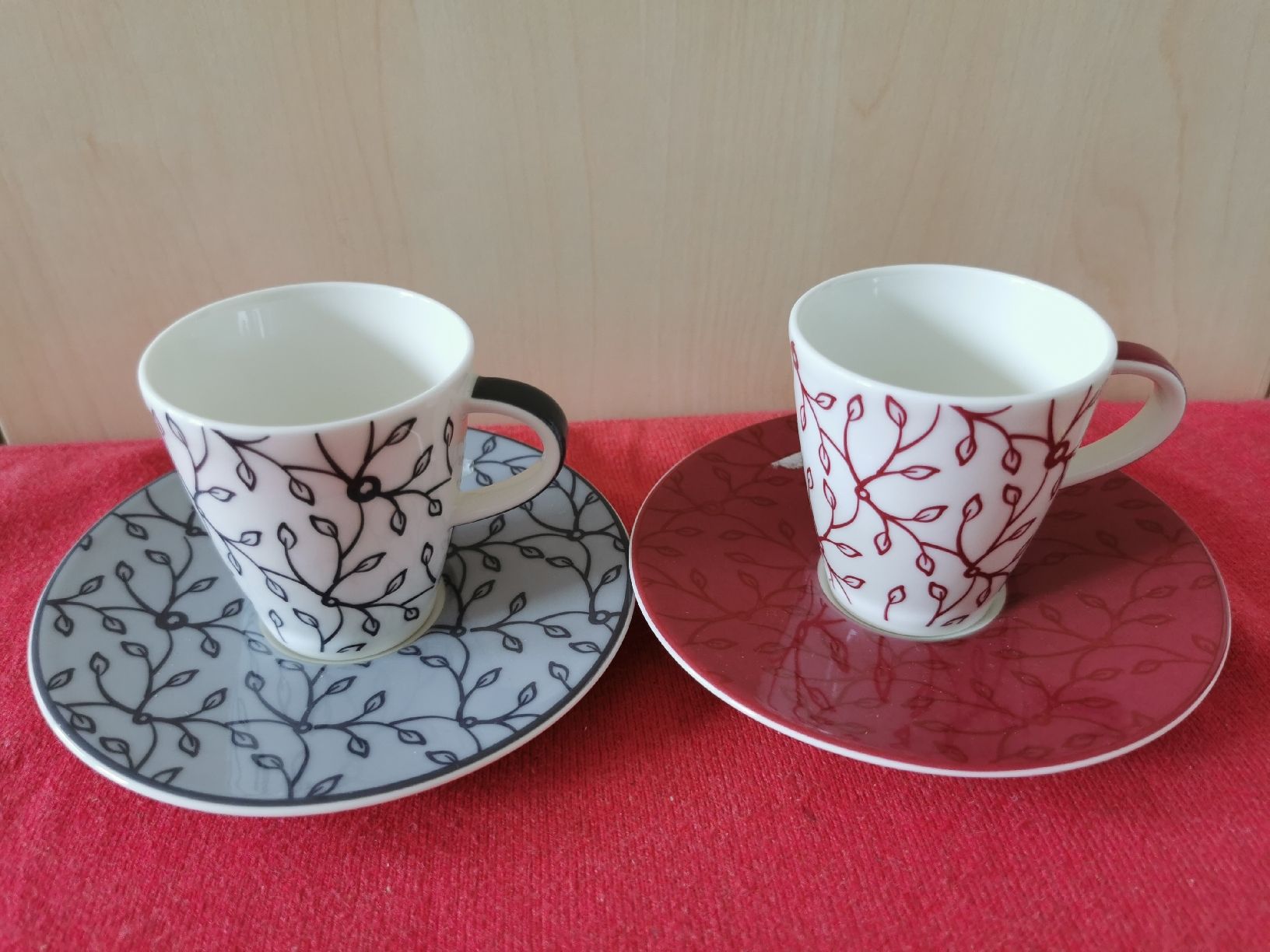 Villeroy & Boch Tazze: Villeroy & Boch 2 Espresso Tassen mit Untertellers. – Nuovo e nell'imballaggio originale da Schlieren venduto da vlalif