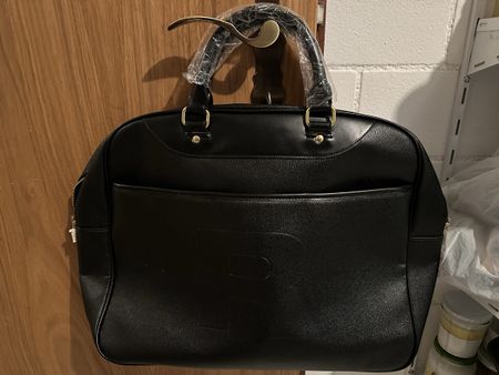Neue elegante, schwarze Handtasche bzw. Reisetasche