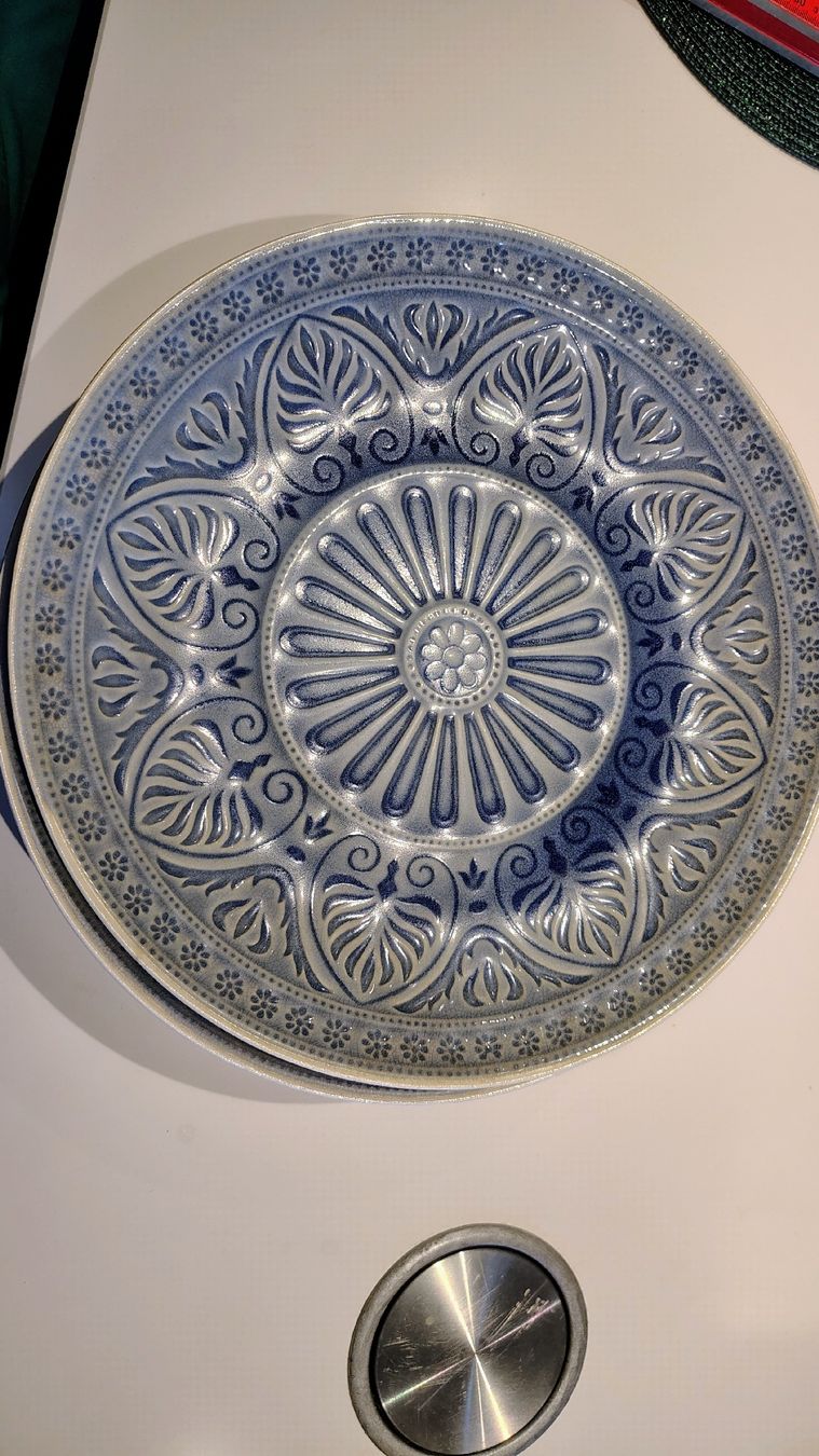 Teller: Lot d'assiettes achetées à Manor  – Gebraucht aus Puidoux von Sophia70