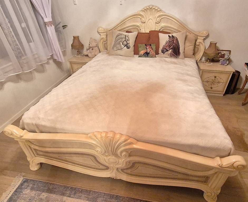 Lits: Chambre complète – D'occasion à Le Pâquier NE par kat_xh6t 2