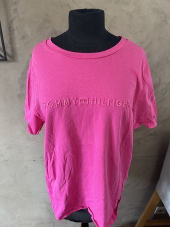 T-shirt Tommy Hilfiger rose, taille XXL  mais plus XL !