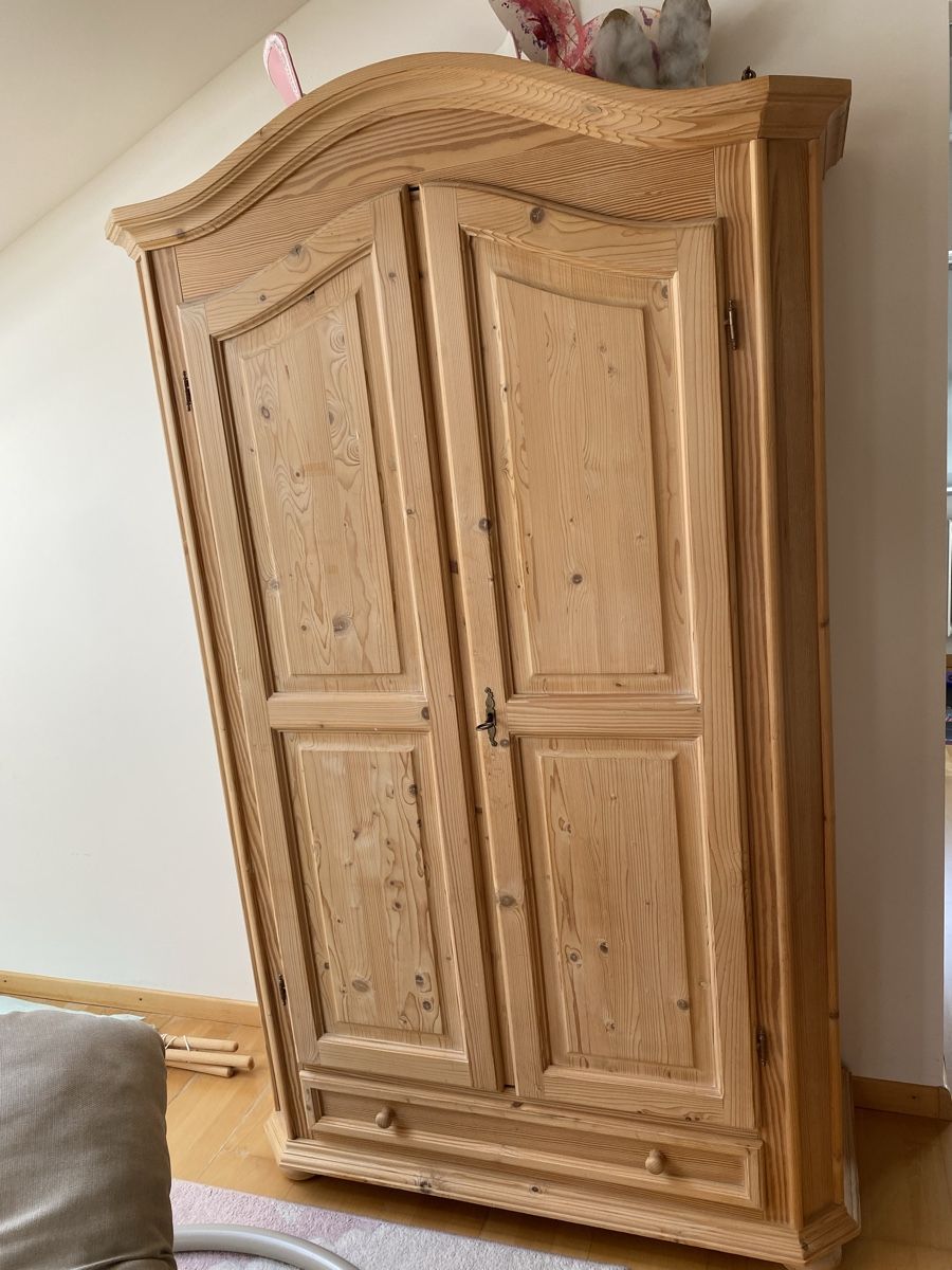 Armadi: Antiker Schrank aus Holz – Usato da Pfäffikon SZ venduto da mel_w6bs 1
