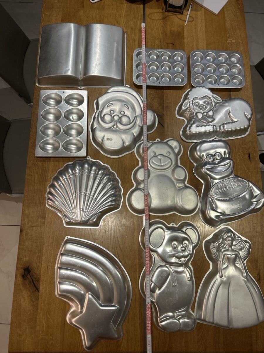 Teglie da forno: 12 Stk. Backformen Set Aluminium Figuren – Usato da Bergdietikon venduto da bersimon