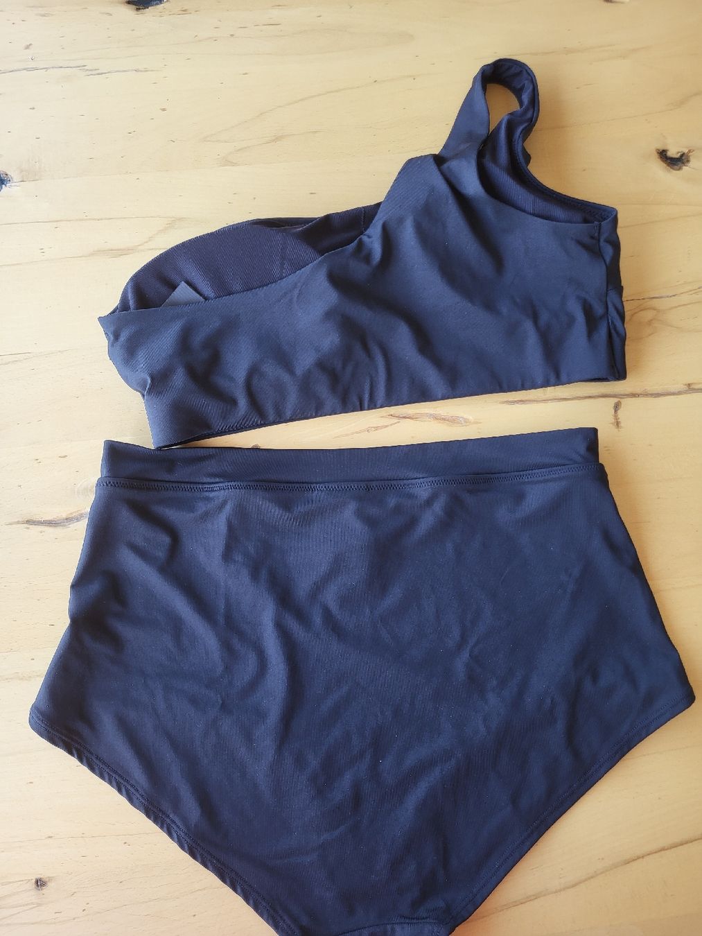 H&M Costumi da bagno & Bikini: Bikini Set schwarz Ein-Schulter-Top Grösse 42 H&M – Usato da Wikon venduto da lin_qw8x 1