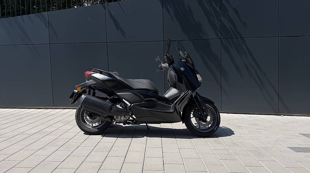 Scooters: YAMAHA X-MAX 300 Tech max mit erst 600 KM! – D'occasion à Dübendorf par allure11 1