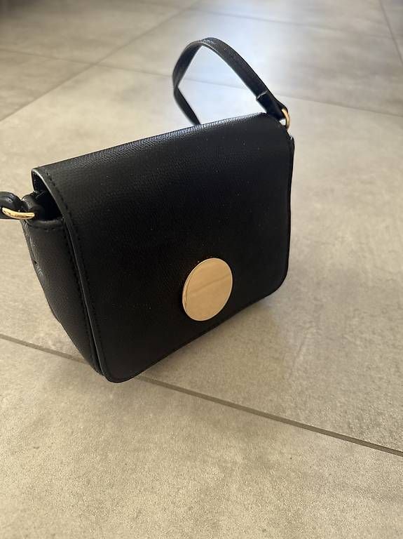 H&M Borse da donna: Schwarze kleine Handtasche – Usato da Zürich venduto da ama_j5cz 1