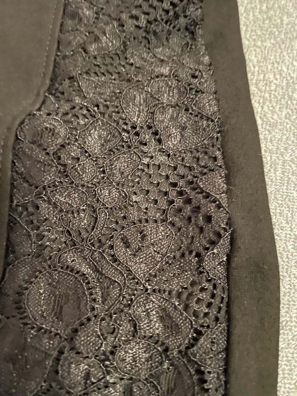 Pantaloni: Schwarze Stoffhose mit seitlicher Spitze Gr.XL – Usato da Zürich venduto da venusandmars 3