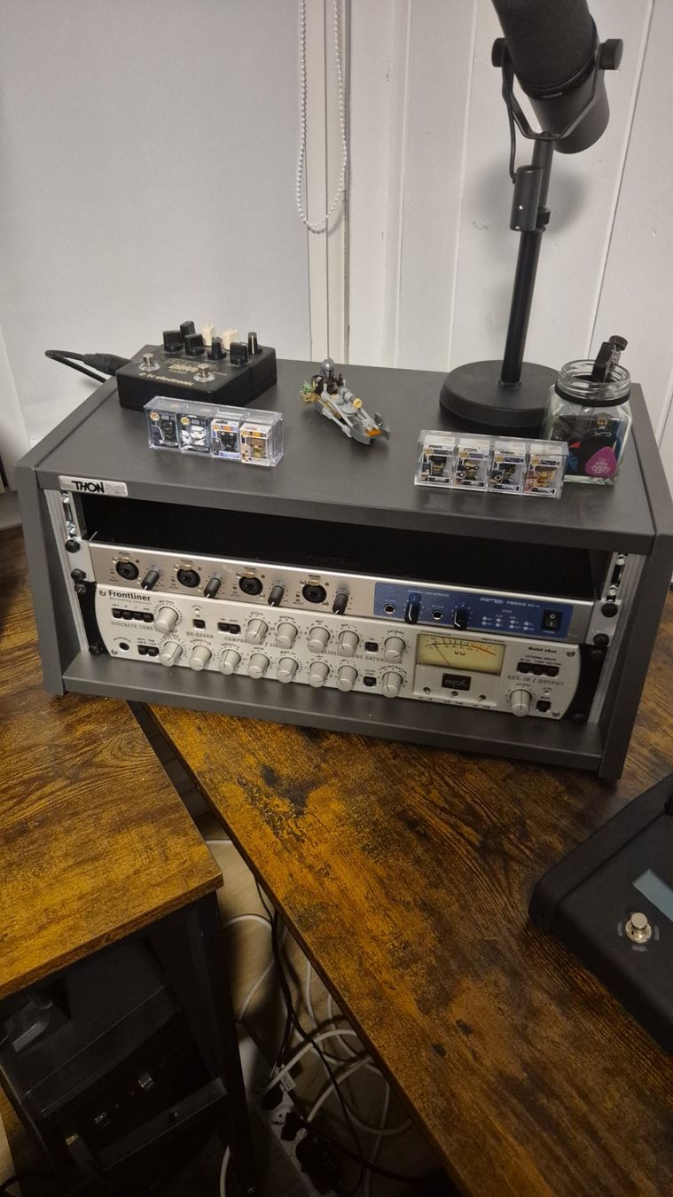 Altri accessori: Thon Studiomöbel Desktop Rack (4 HE, Grau) – Usato da Dörflingen venduto da mmi_wm9w