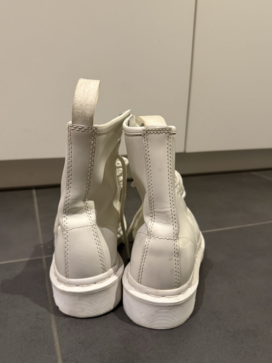 Dr. Martens Damenschuhe: Dr. Martens weiss Gr. 37 – Gebraucht aus Kradolf von lar_fbp9 1