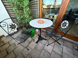 Bistro Set 2 Stühle 1 Tisch Metall Marmorplatte guter Zus...