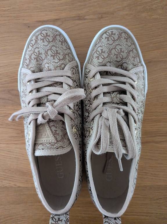Scarpe da donna: Guess Schuhe  – Usato da Aarburg venduto da Noemi.H 3