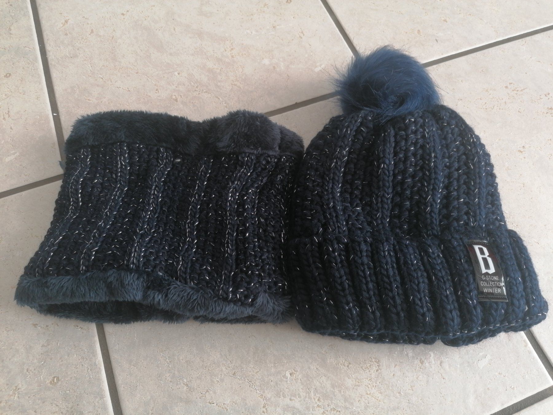 Lotti di vestiti: Neues 2 Teil WinterMütze Halstuch Set – Nuovo (secondo la descrizione) da Lostorf venduto da Luelostorf