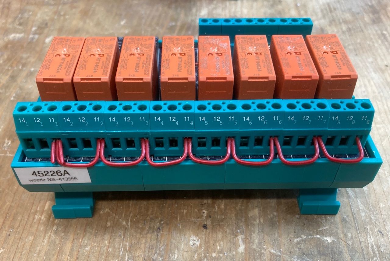 Componenti elettronici: Relais-Block 8 Stück – Usato da Liedertswil venduto da ELRITS 1