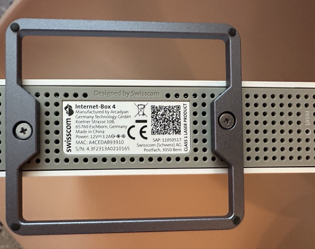 Swisscom Modems & Routeurs: Swisscom Internet Box 4, inkl. Kabel / Adapter – Neuf (Voir description) à Oberwil BL par orsay 4