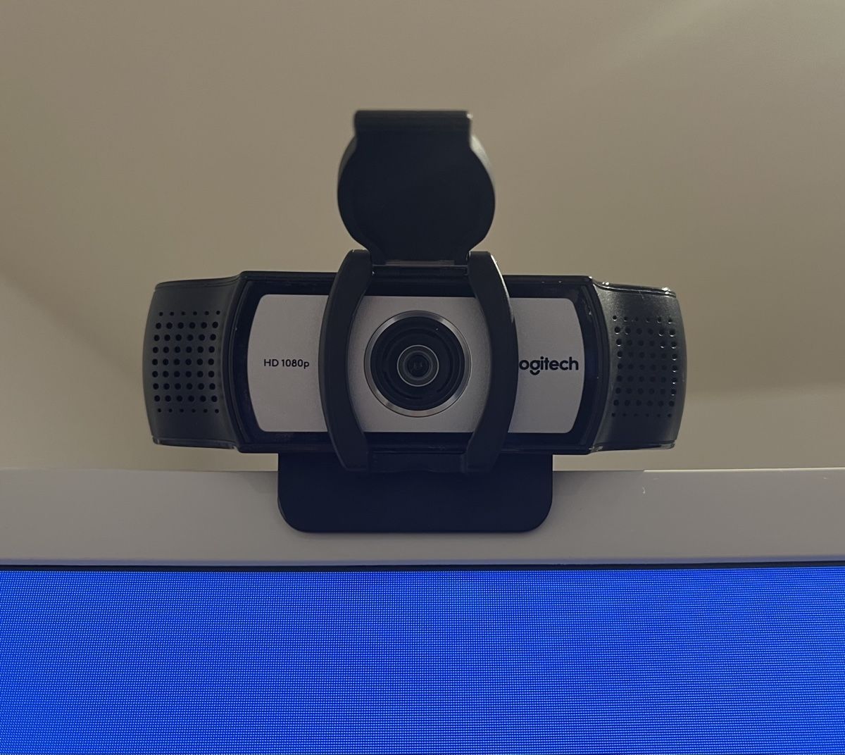 Logitech Webcam: Logitech c930e Full HD Webcam mit Sichtschutz – Usato da Bösingen venduto da Mike2058blau