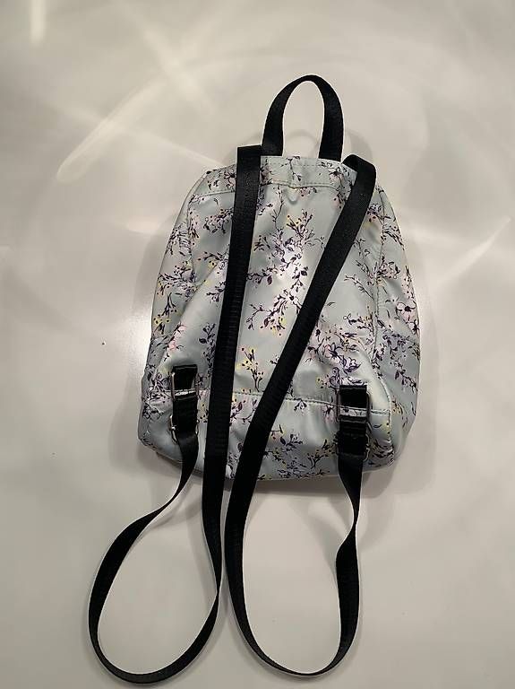 Rucksäcke: Rucksack Blumenmuster – Gebraucht aus Solothurn von mar_spc6 1