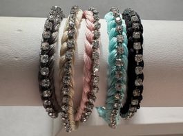 NEU -  Textil Armbandset mit Kristallen - 5er Set